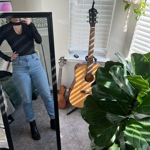 Key Hole Long Sleeve Black Hollister Top